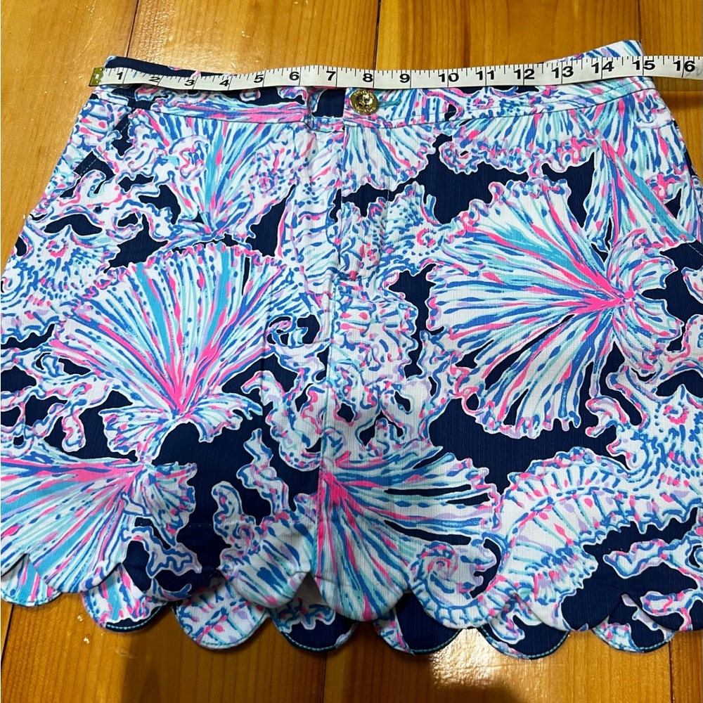 Lilly Pulitzer scalloped cotton/spandex shorts. Blues/pinks. SZ 2